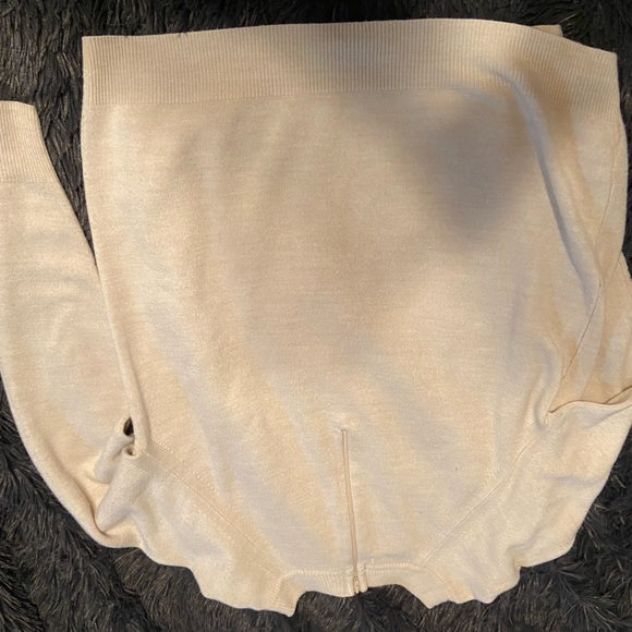 sweater - Picture 2 of 3